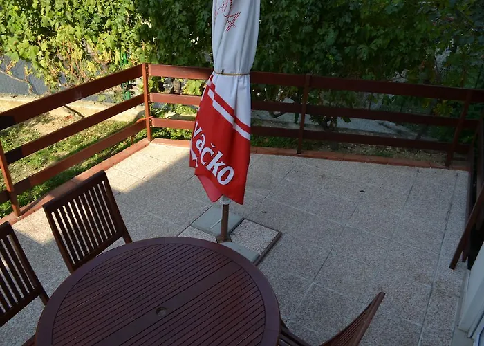Karlo أوميس
